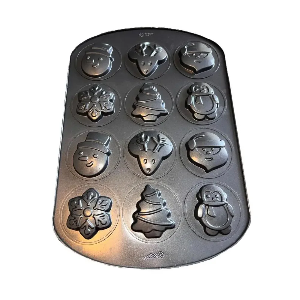 Wilton‎ 12-CAVITY COOKIE PAN ~ 12 Christmas Non-Stick Excellent Condition